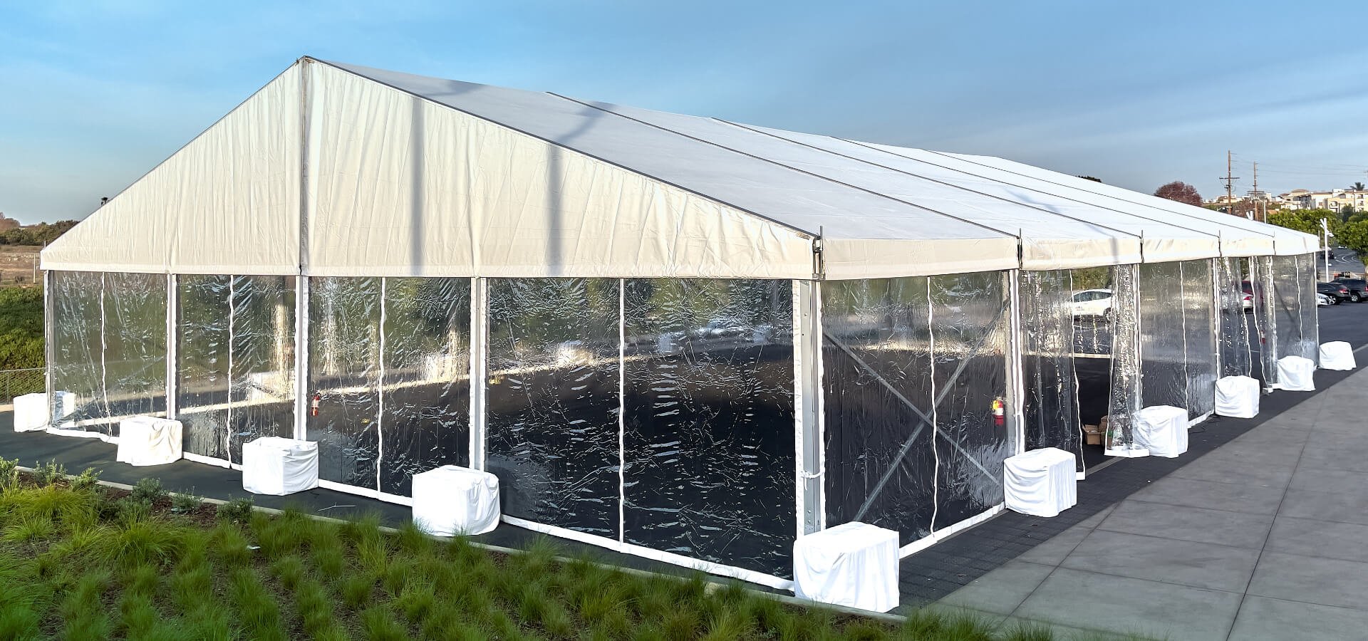 60x82 White Strtucture Tent clear wall